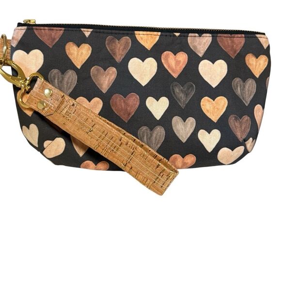 DAE + MOO LOVE Clutch/Wristlet Heart Patterned - Picture 2 of 10
